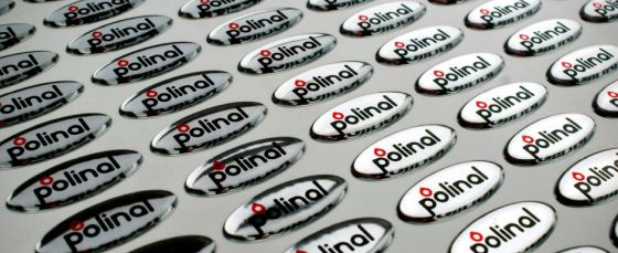 puffy etiketten mit ihrem druck