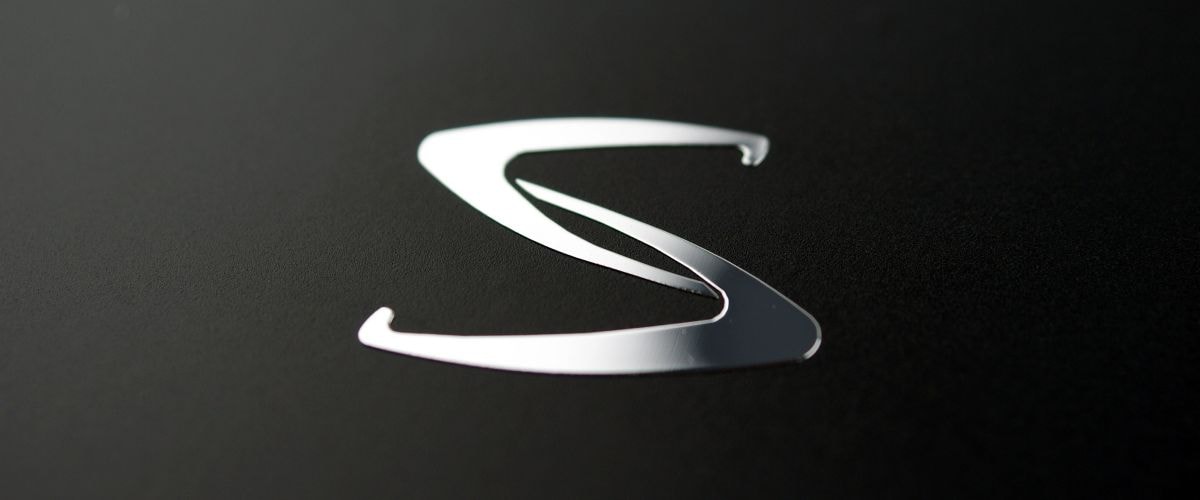 chrome logo auf produkt
